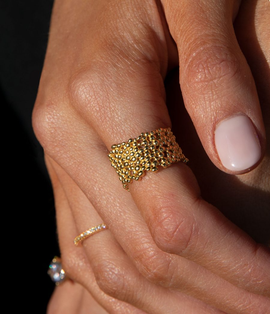 18 Karat Little Flower Gold Ring 1800