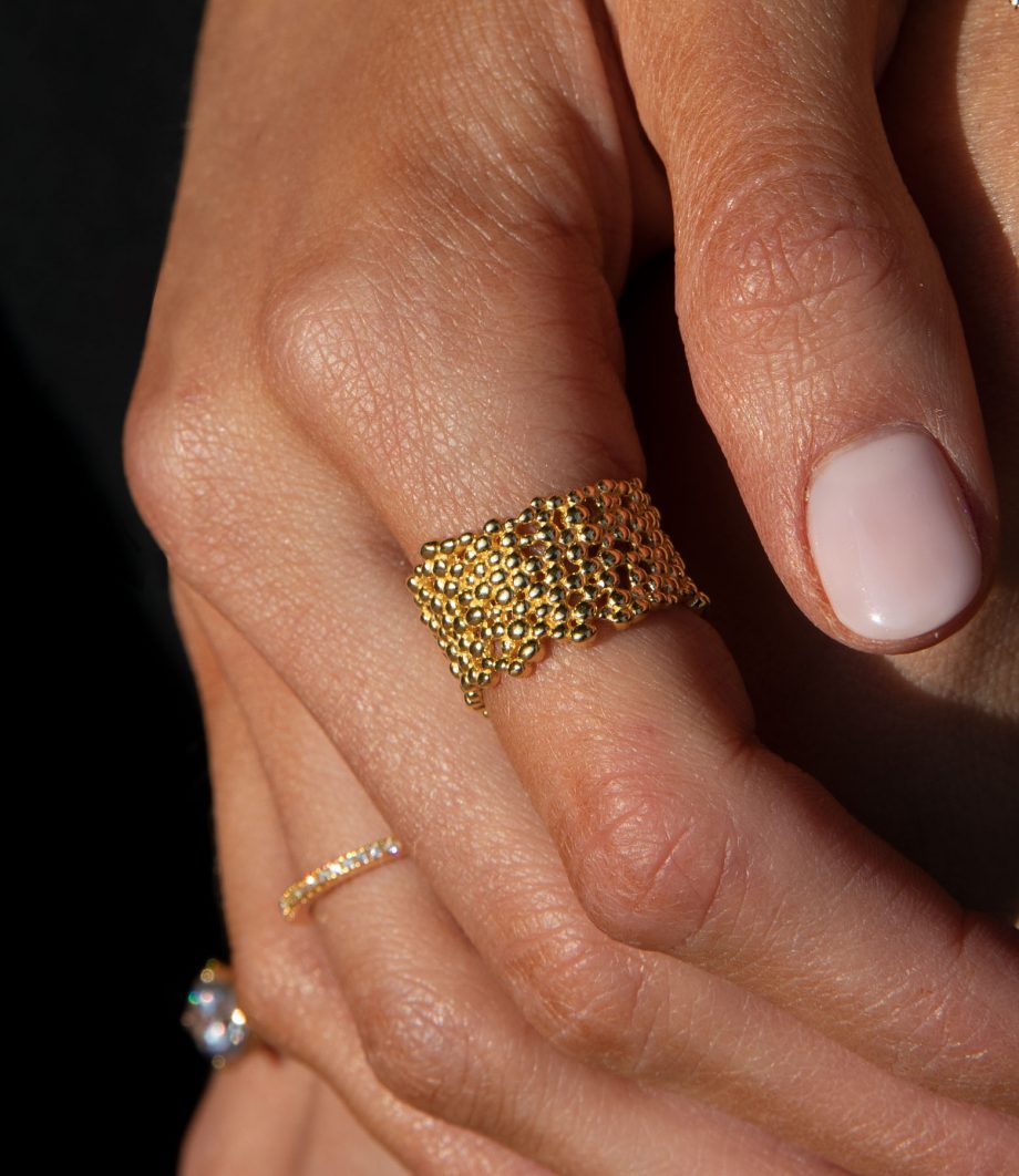 18 Karat Little Flower Gold Ring 1800