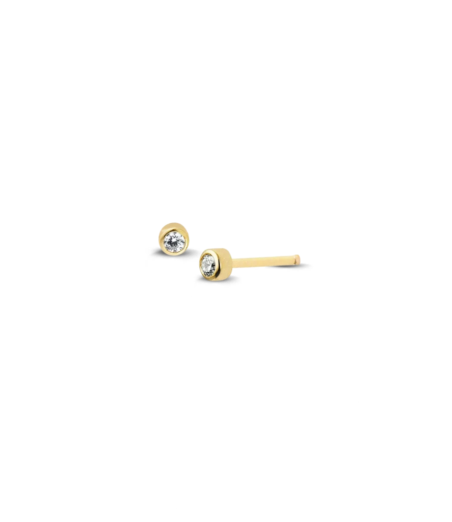 18 carat diamond stud earrings